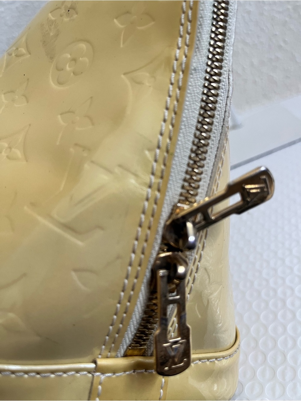 Louis vuitton Alma Vernis bag - Picture 14 of 15